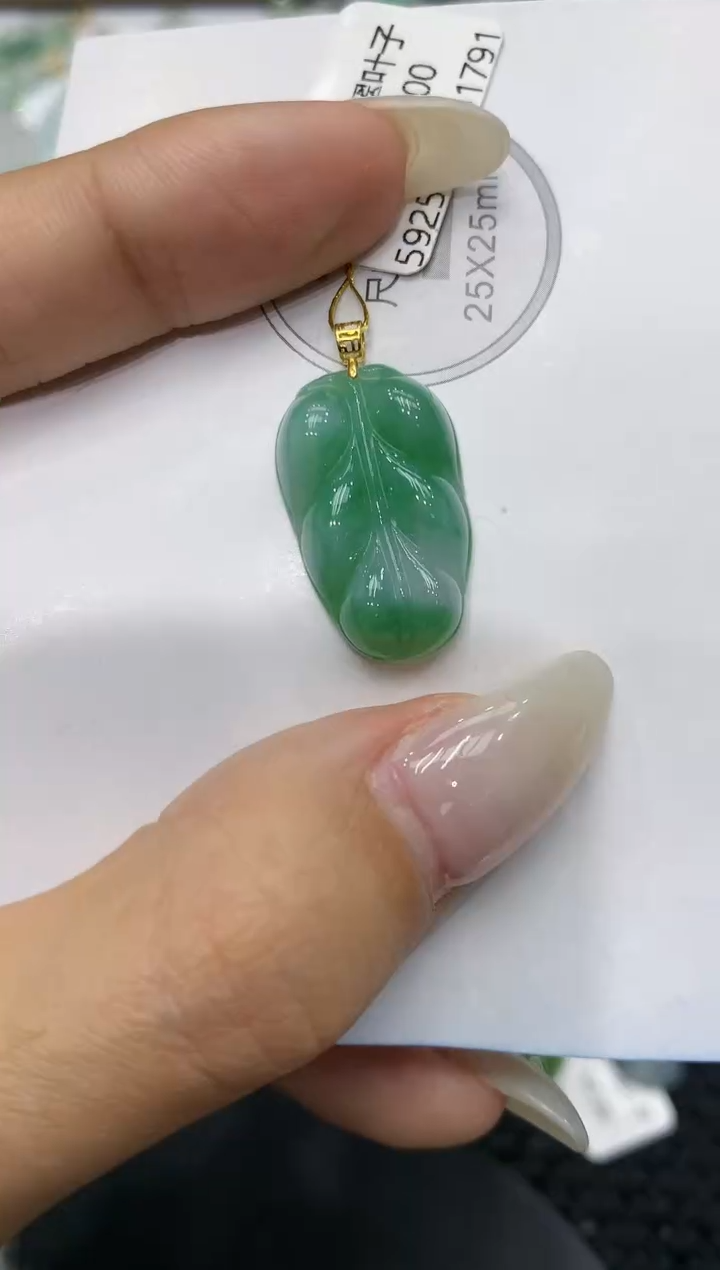 颈饰18K金镶嵌翡翠111111111111