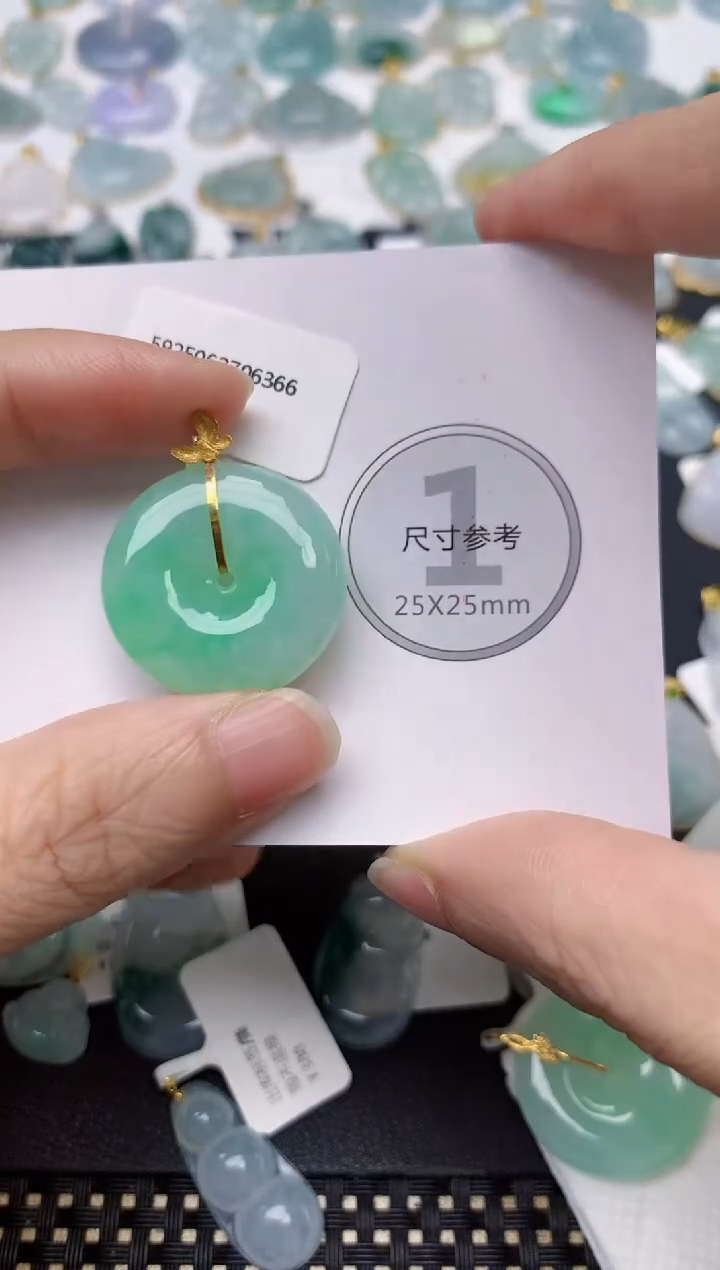 颈饰18K金镶嵌翡翠天然缅甸A货翡翠