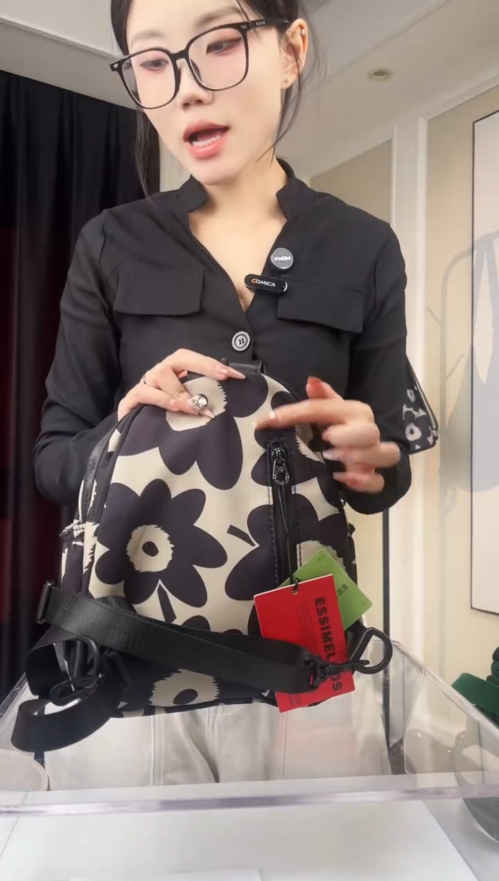 锦纶锦纶高26长18高16小耐磨耐用耐水多功能包包多种背法的包包