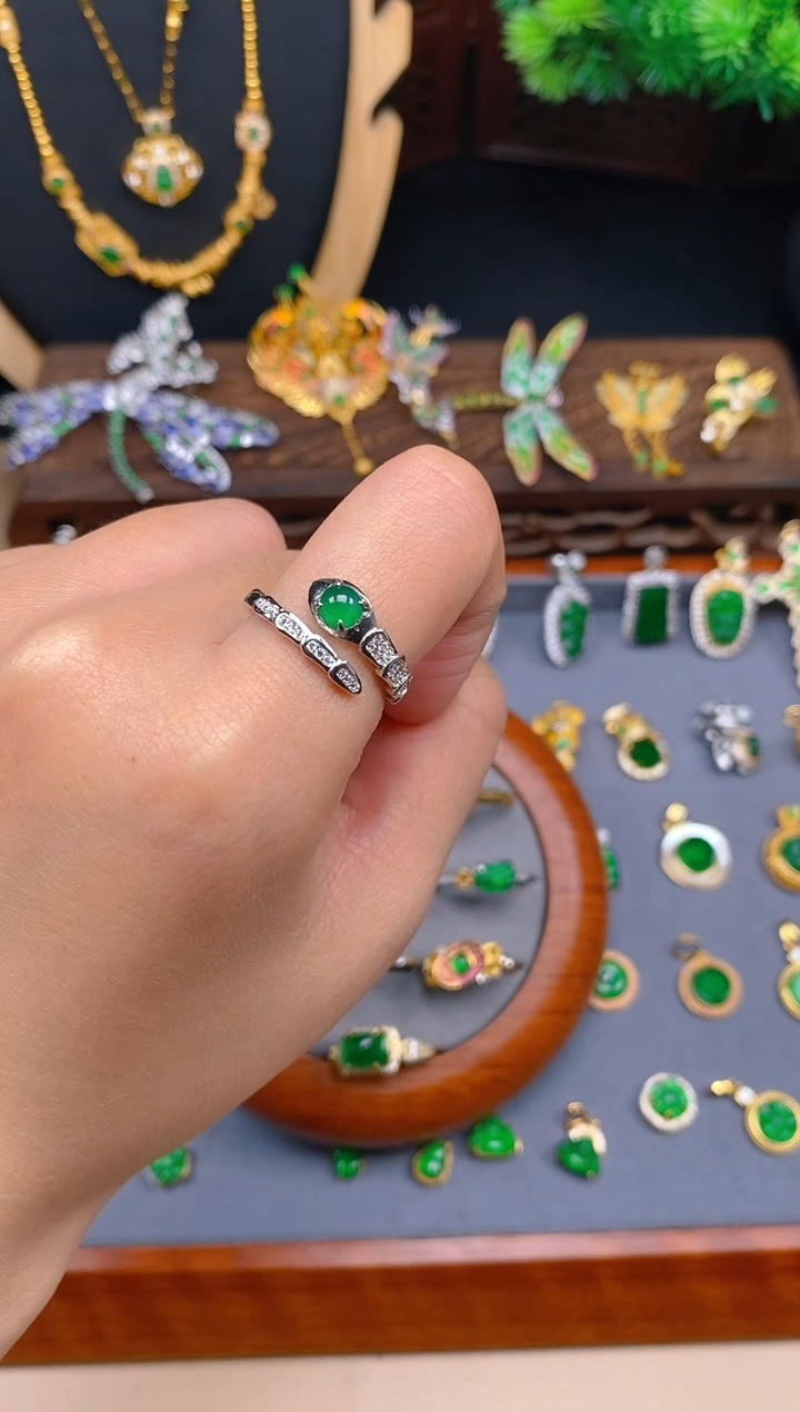 【闪购商品】翡翠戒指银S925镶嵌蛇戒