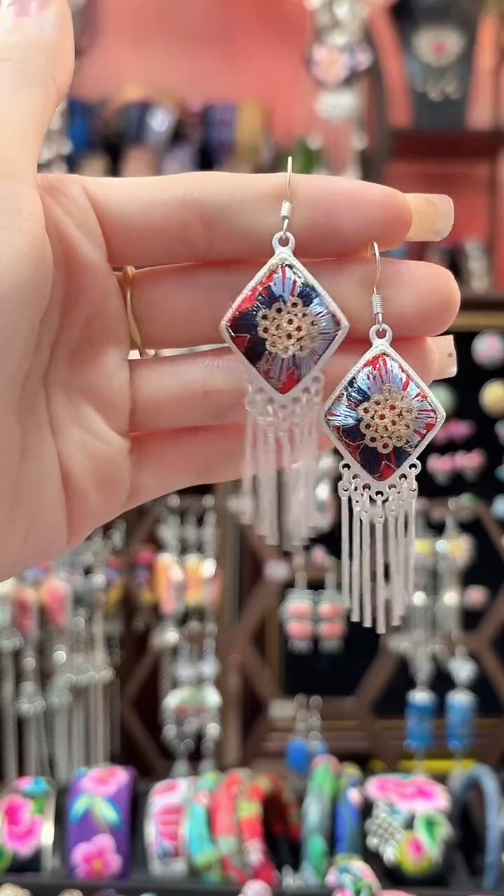 织绣 云织谣民族风精美饰品   98**