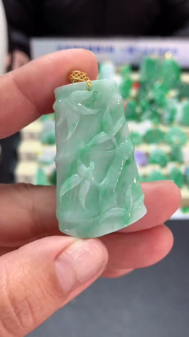 【闪购商品】翡翠吊坠(不含链)18K金镶嵌挂件