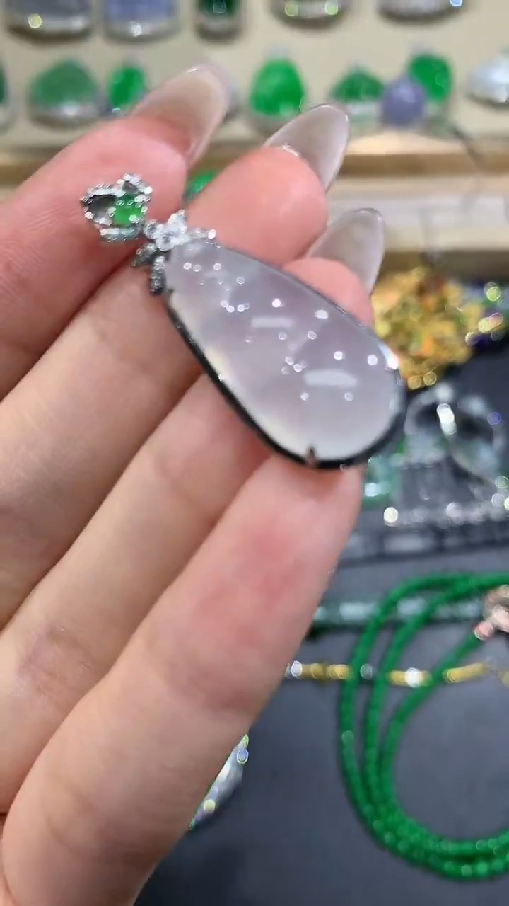 【闪购商品】翡翠吊坠(不含链)18K金镶嵌4团购