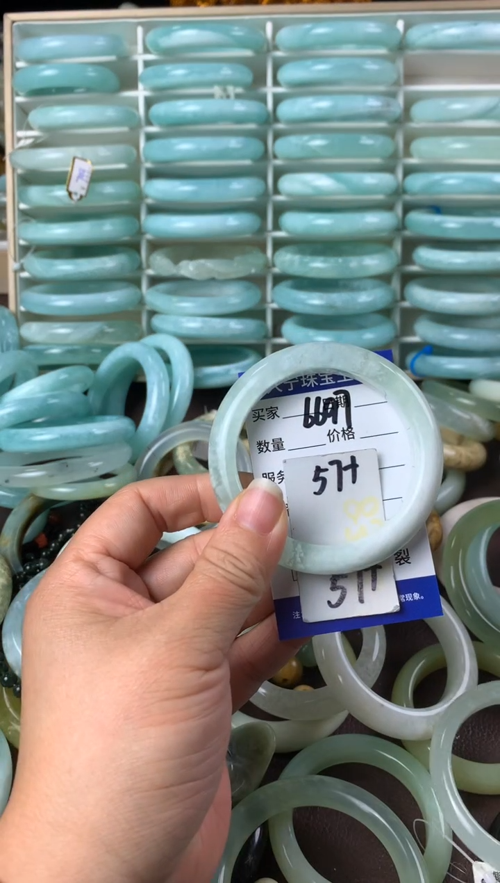 【闪购商品】蛇纹石玉手镯未镶嵌6697