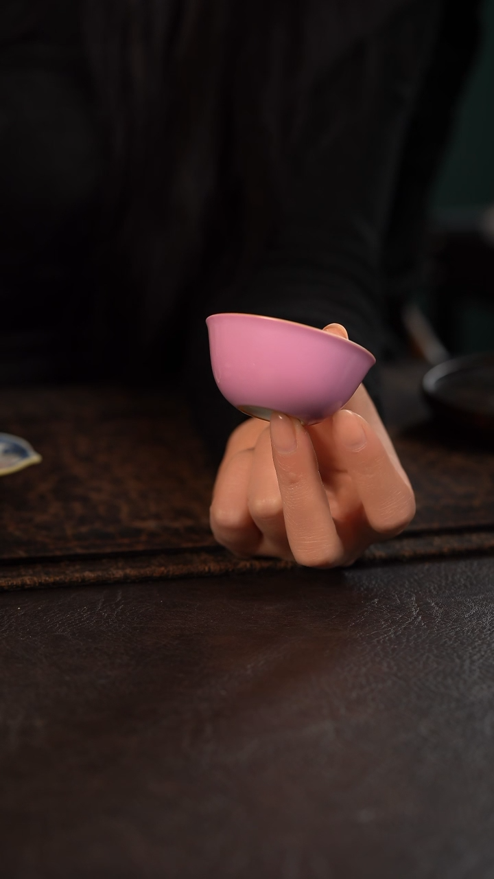 【闪购商品】杯云霞珍藏古彩描金宫粉色小鸡缸杯