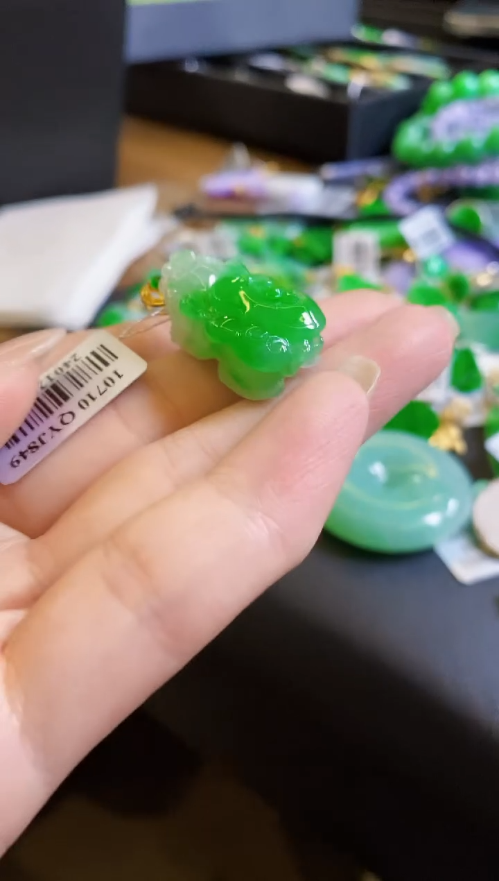 【闪购商品】定制翡翠18K金镶嵌吊坠