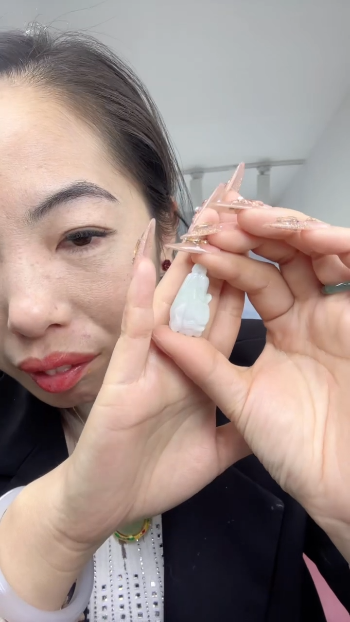 【闪购商品】翡翠颈饰未镶嵌白菜