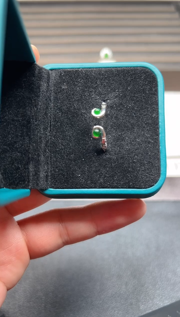 未镶嵌翡翠耳饰天然的A货翡翠