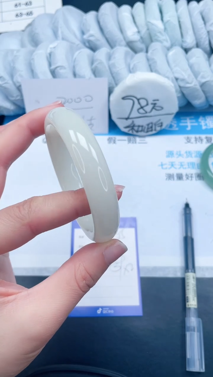 【闪购商品】石英质玉手镯未镶嵌25-60