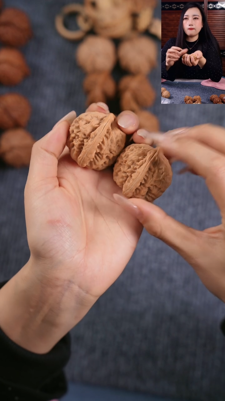 【闪购商品】文玩核桃吊坠文玩核桃精品红锦鲤42