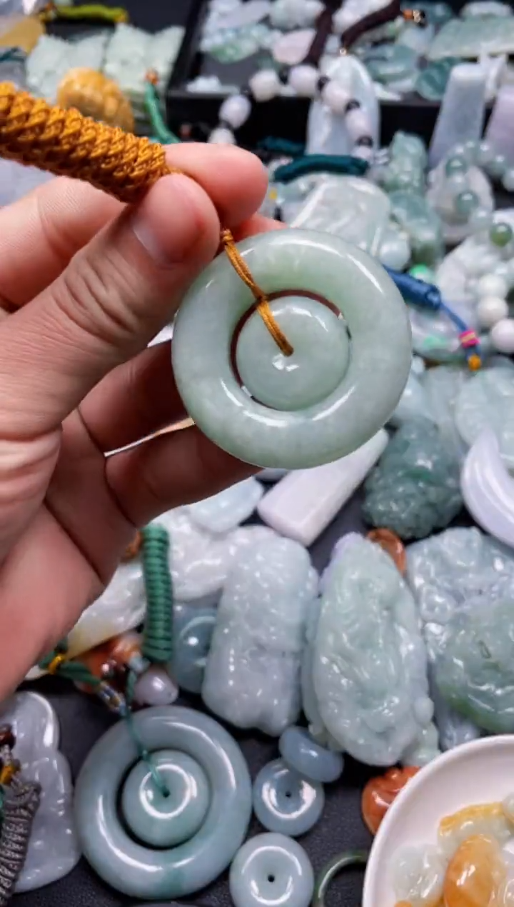 【闪购商品】翡翠项圈未镶嵌天然翡翠a货