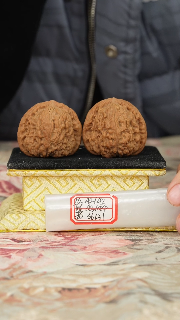 【闪购商品】文玩核桃把件赵喜满南将石