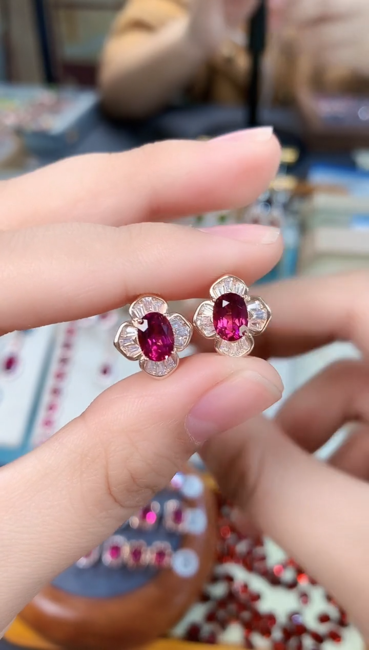 【闪购商品】石榴石耳钉银S925镶嵌天然镁铝