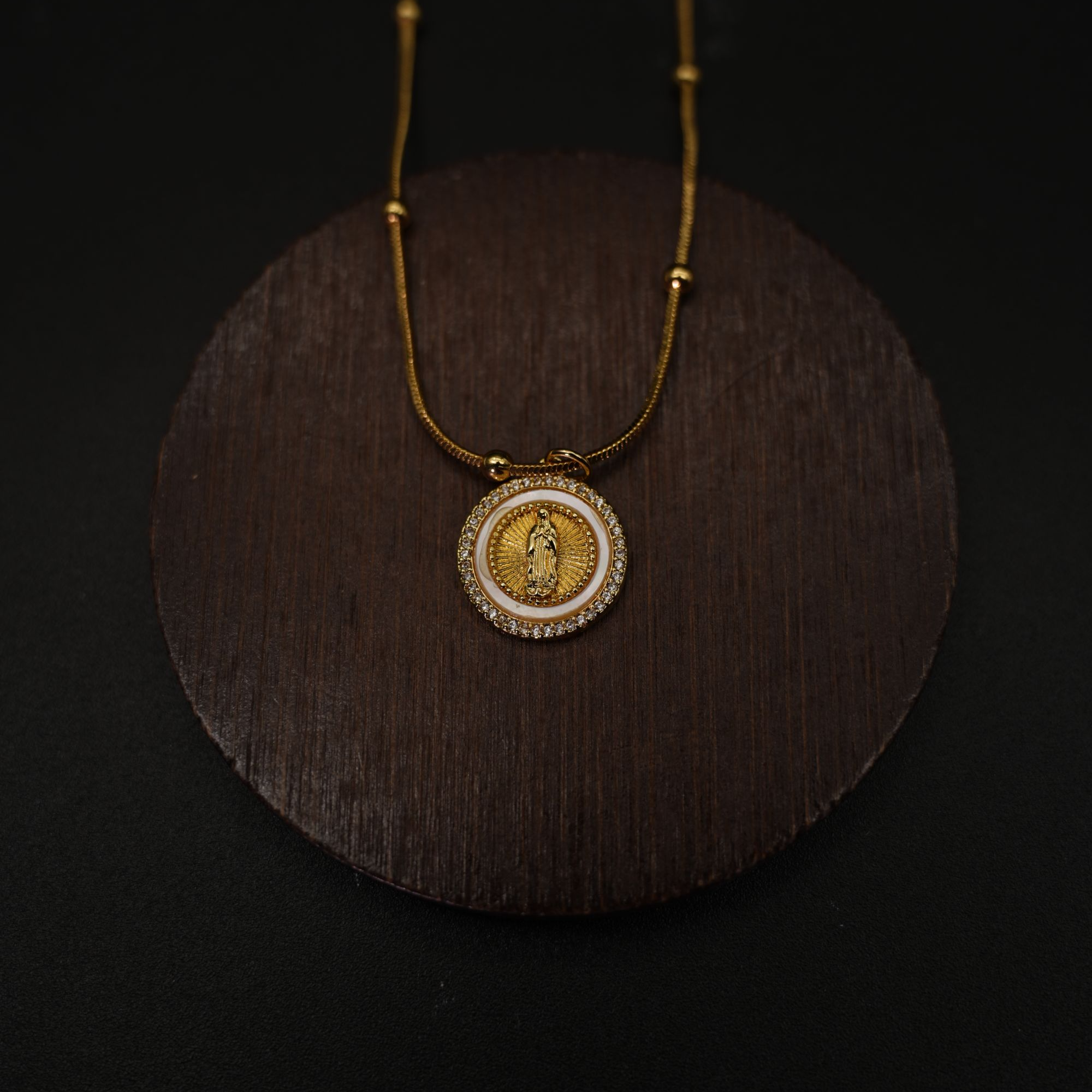 合金合成锆石吊坠 贝母雕刻满钻吊坠项链轻奢气质高级感锁骨链女