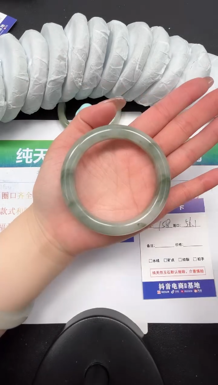 【闪购商品】石英质玉手镯未镶嵌158-56.1