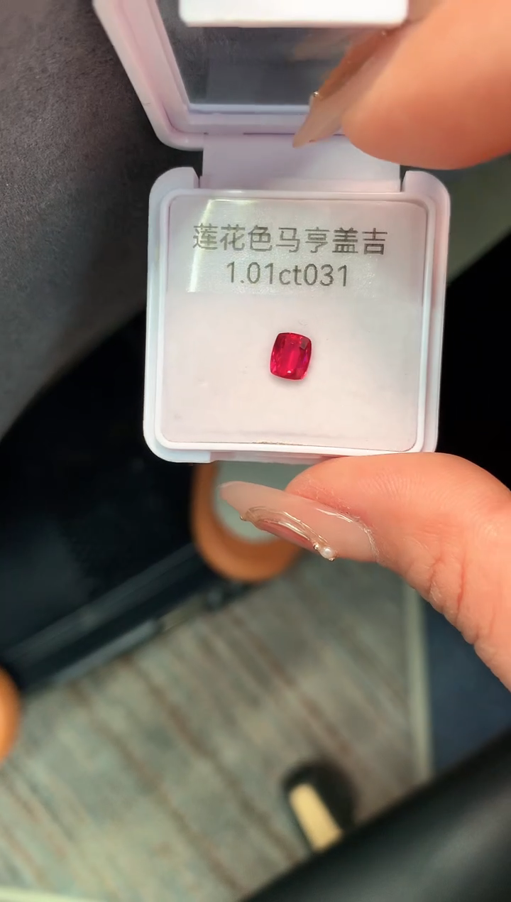 裸石未镶嵌尖晶石1.01克拉莲花色马亨盖