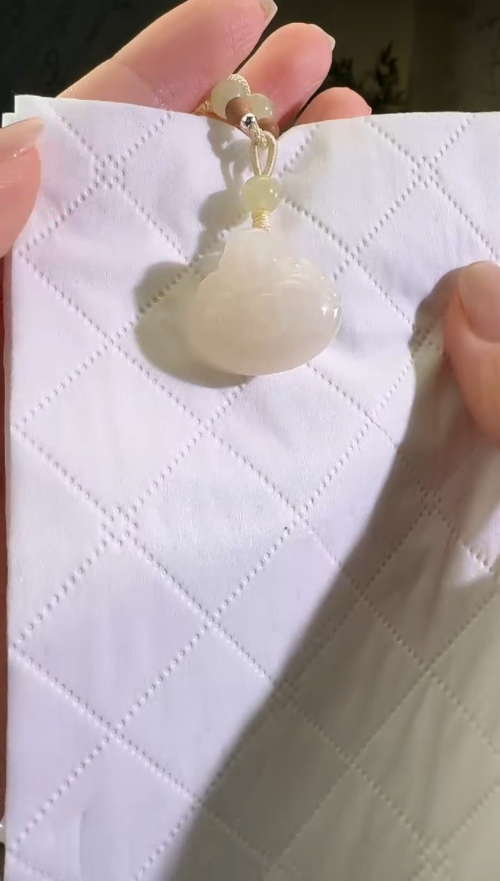 【闪购商品】和田玉颈饰未镶嵌抱抱佛