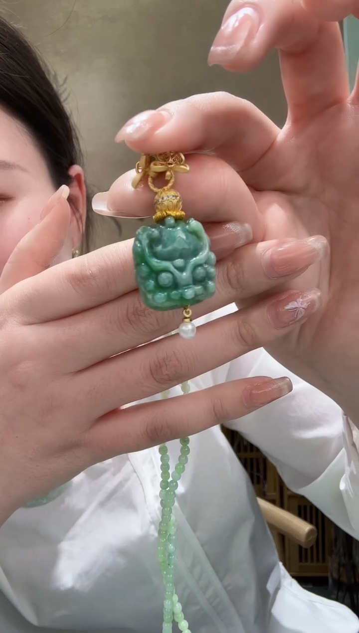 【闪购商品】翡翠未镶嵌颈饰吊坠