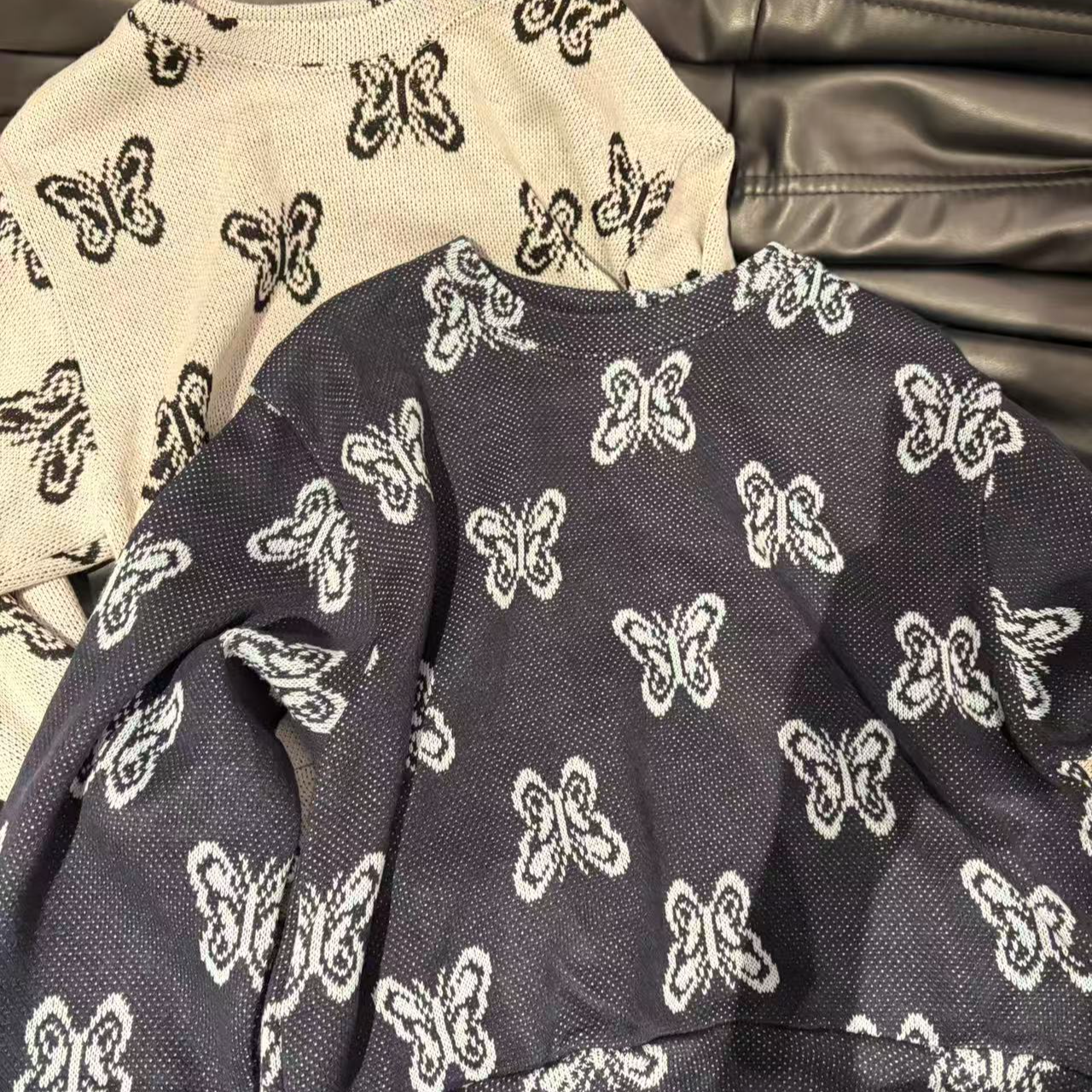 慵懒蝴蝶印针织上衣
