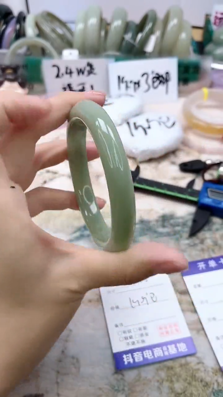 石英质玉手镯未镶嵌158/62.3