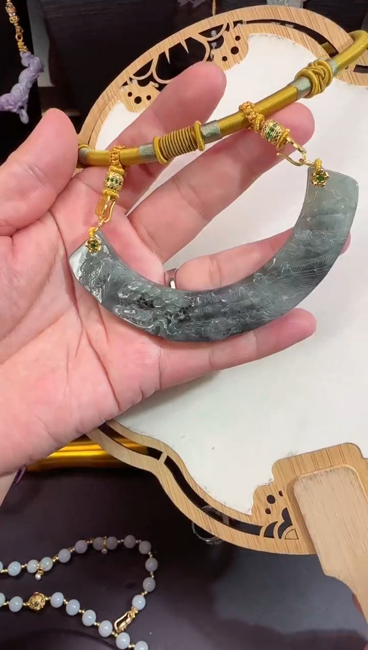 【闪购商品】翡翠颈饰未镶嵌拍照