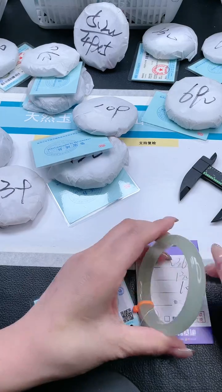 【闪购商品】石英质玉手镯未镶嵌12V362-60