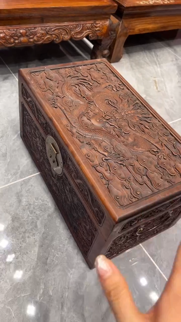 木雕刻正龙收纳箱 黄