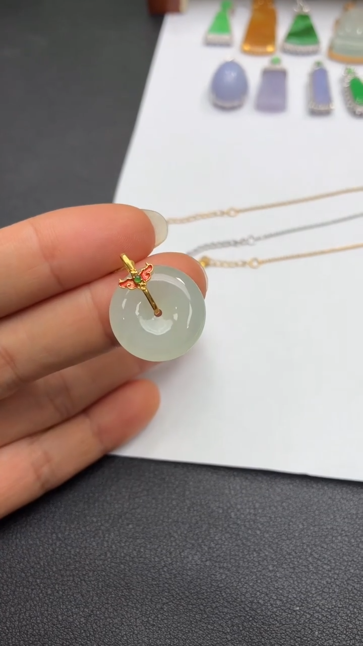 颈饰18K金镶嵌翡翠天然翡翠A货