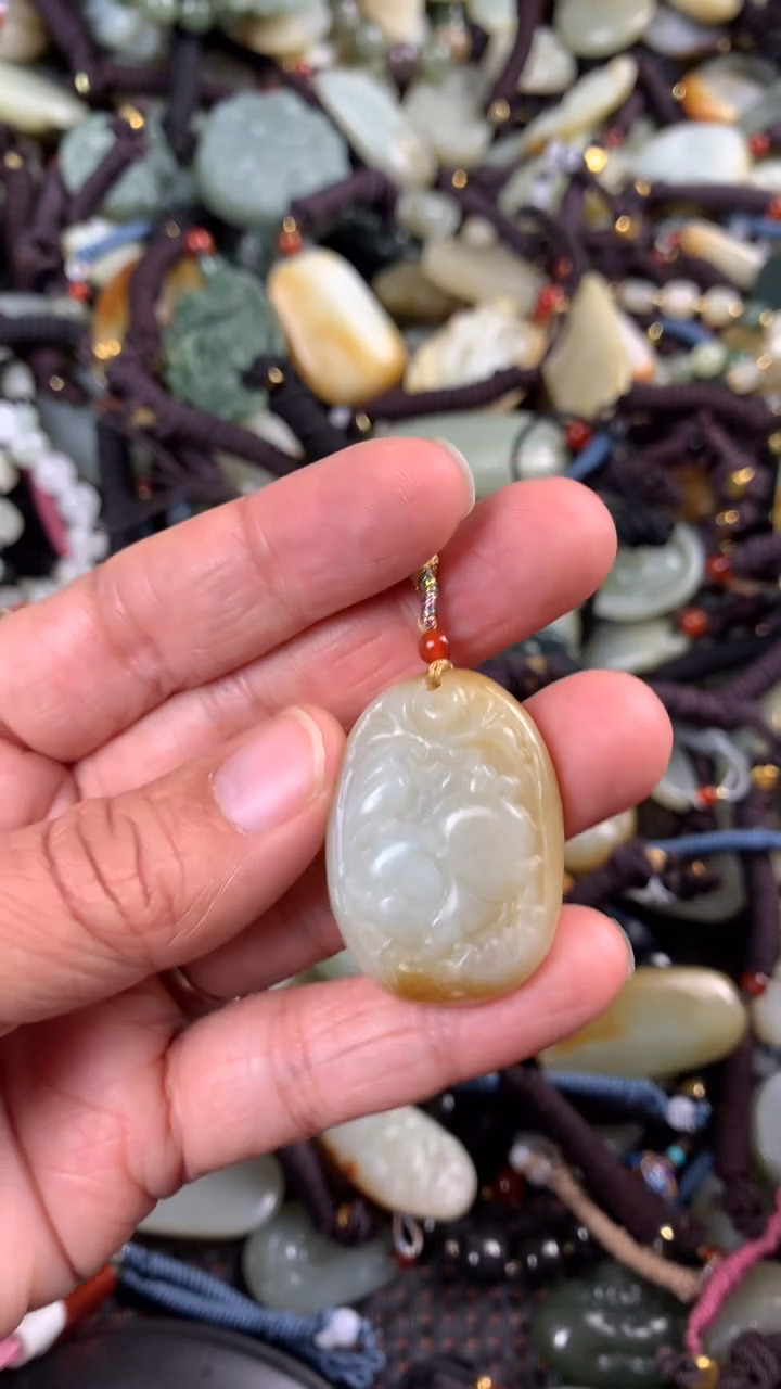 【闪购商品】和田玉颈饰未镶嵌多样性发货没有证书拍一发一有瑕