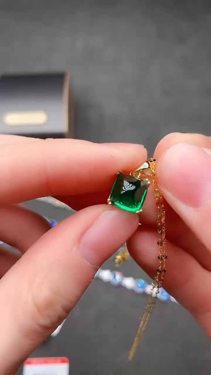 【闪购商品】祖母绿颈饰银S925镶嵌.......