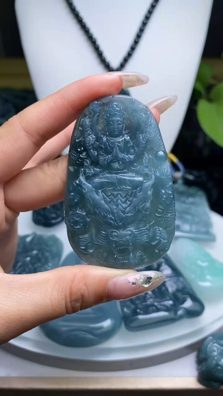 【闪购商品】翡翠未镶嵌颈饰        