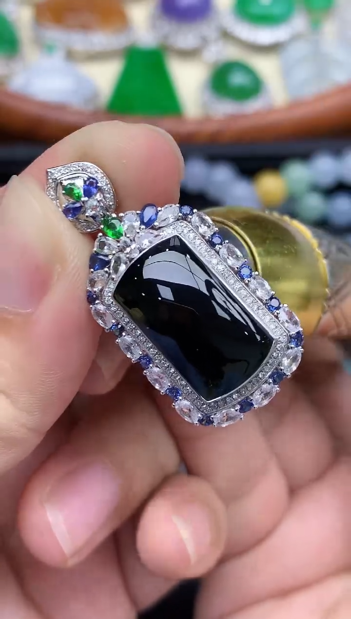 颈饰18K金镶嵌翡翠570-中国好珍宝