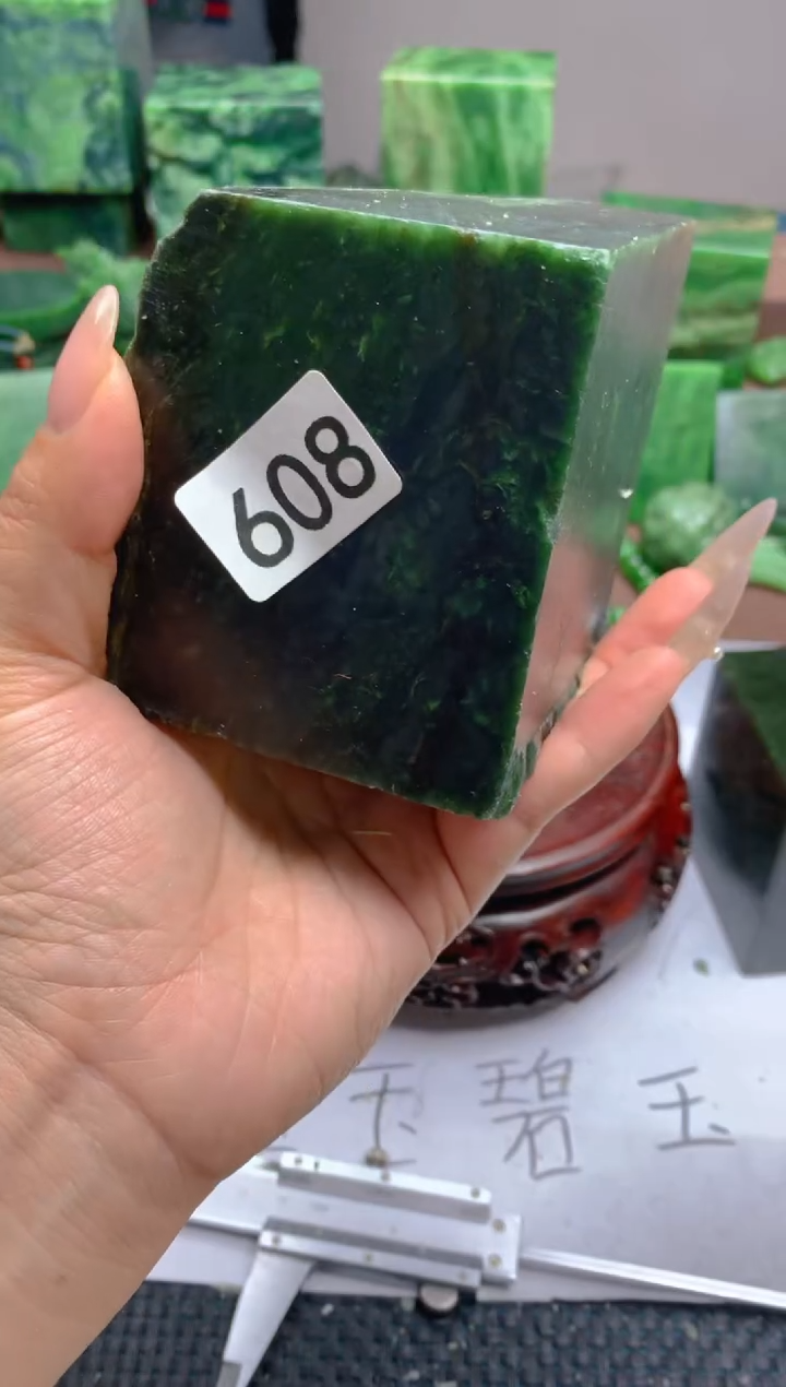 和田玉（碧玉）未镶嵌珠宝半成品1