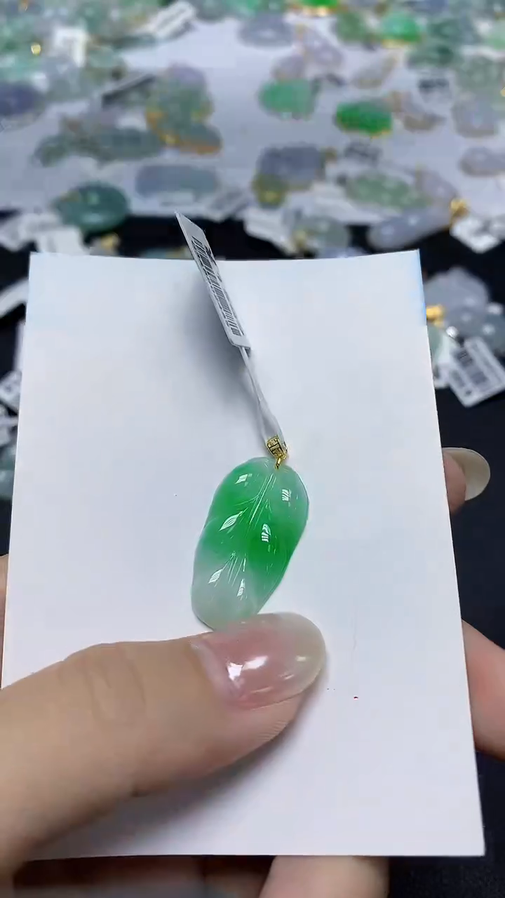 翡翠18K金镶嵌颈饰天然缅甸翡翠A货