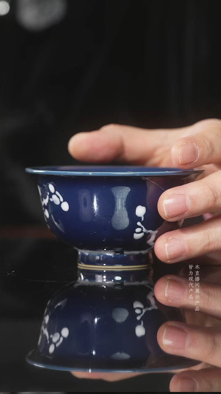 杯子陶瓷宝石蓝堆白压手杯宝石蓝堆白压手杯