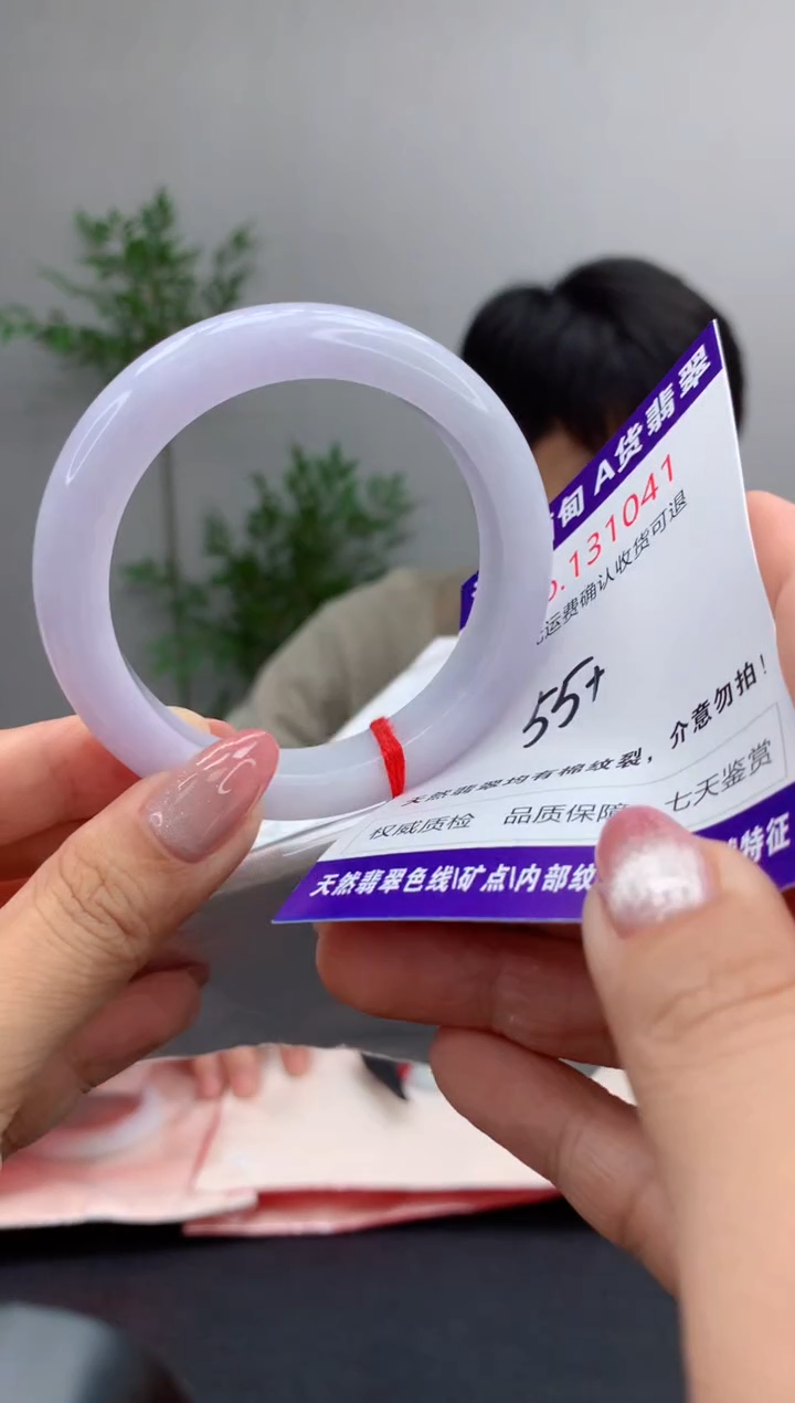 未镶嵌手镯翡翠有纹，完美者勿拍