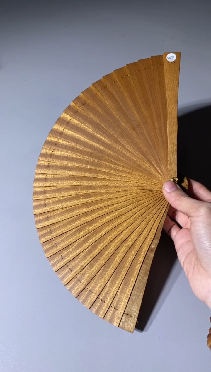 【闪购商品】金丝楠木雕509号18cm金丝楠木小叶桢楠扇子