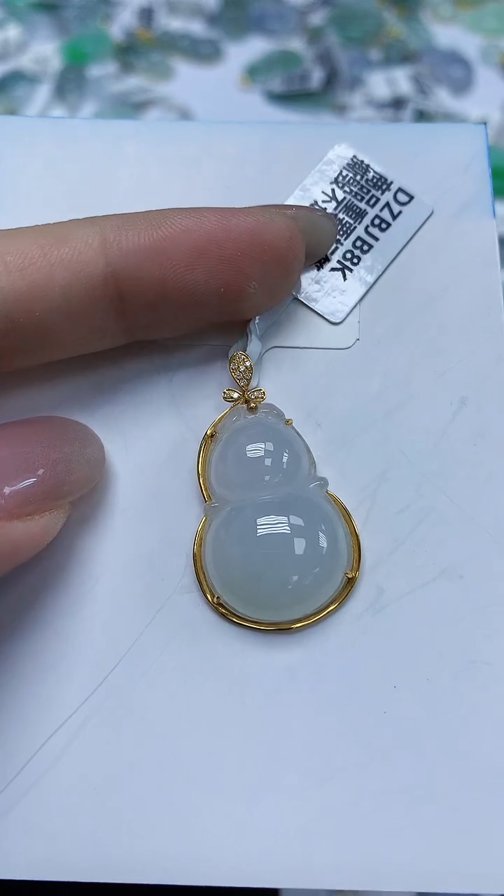 翡翠18K金镶嵌颈饰天然缅甸翡翠A货