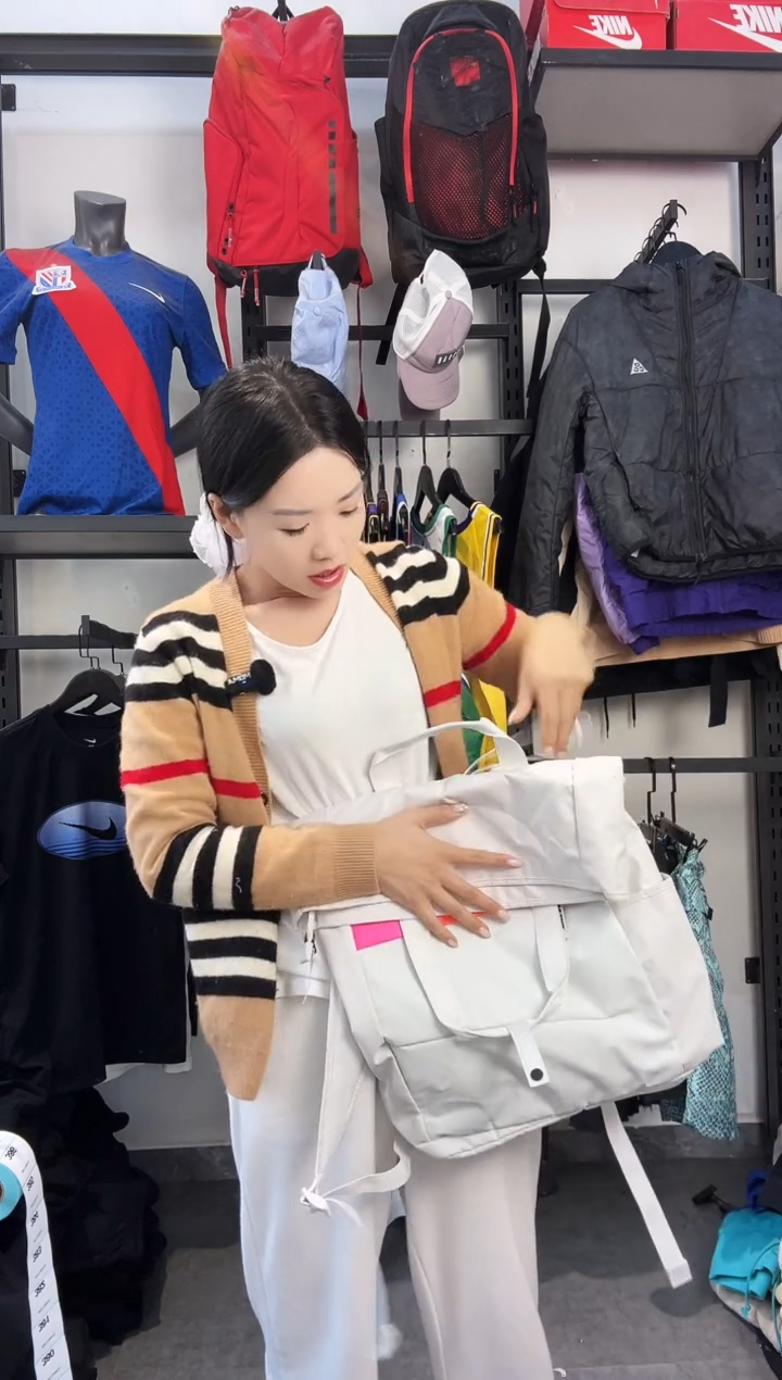 379编码 瑕疵款直播间过款为准 尺码    身高包