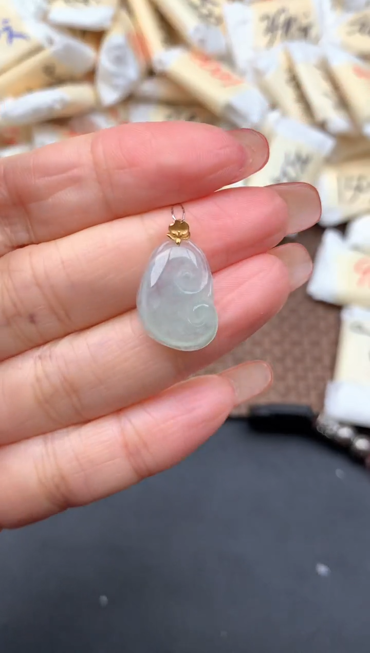 18K金镶嵌挂件翡翠一
