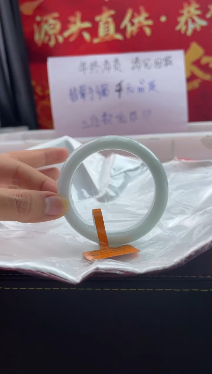 【闪购商品】翡翠手镯未镶嵌31翡翠手镯（微瑕）