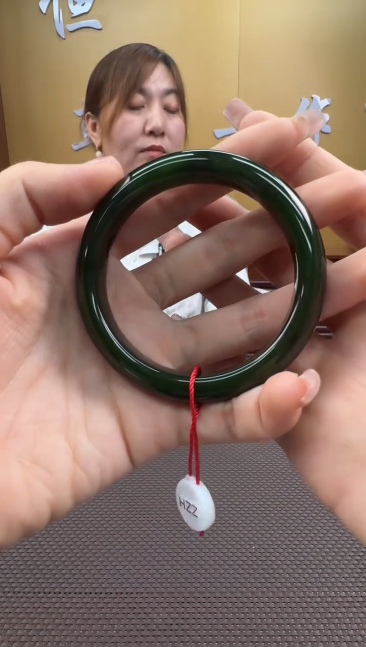 【闪购商品】和田玉手镯未镶嵌55