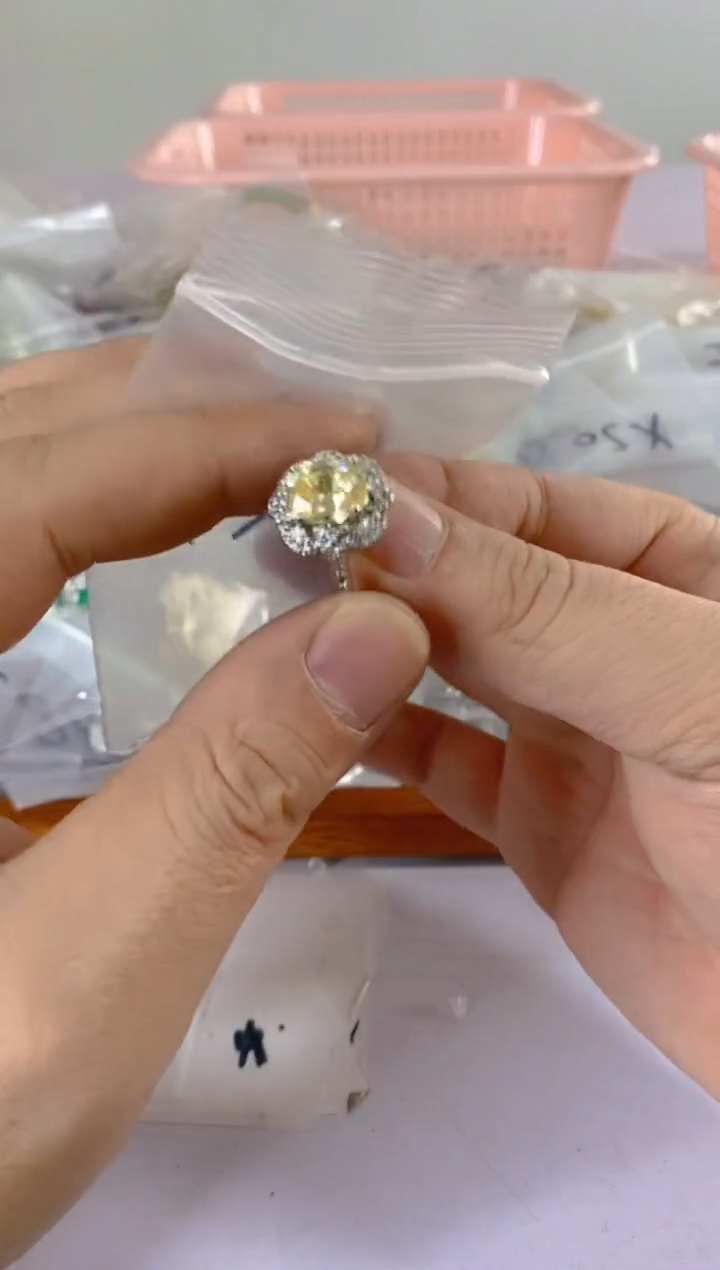 【闪购商品】水晶颈饰银S925镶嵌X395红宝，蓝宝，多样性发一件赠链