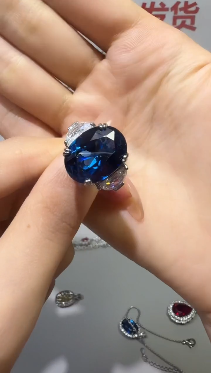 戒指蓝宝石18K金镶嵌1