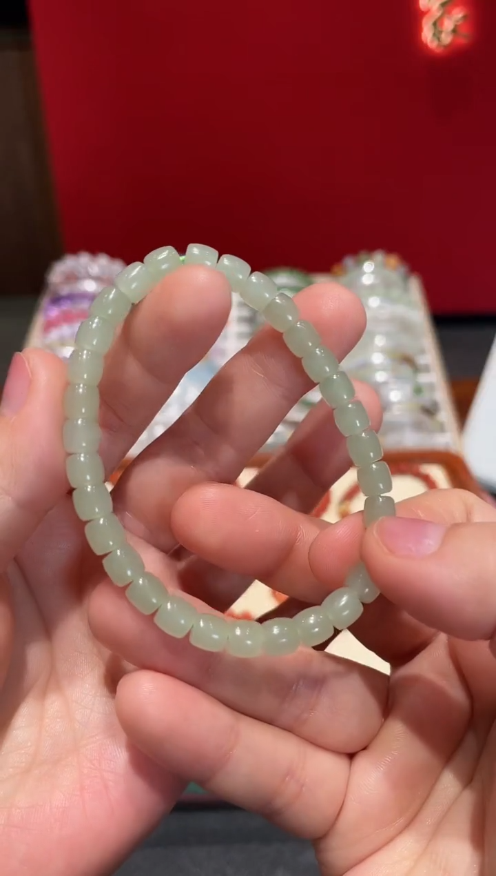 颈饰未镶嵌和田玉手串