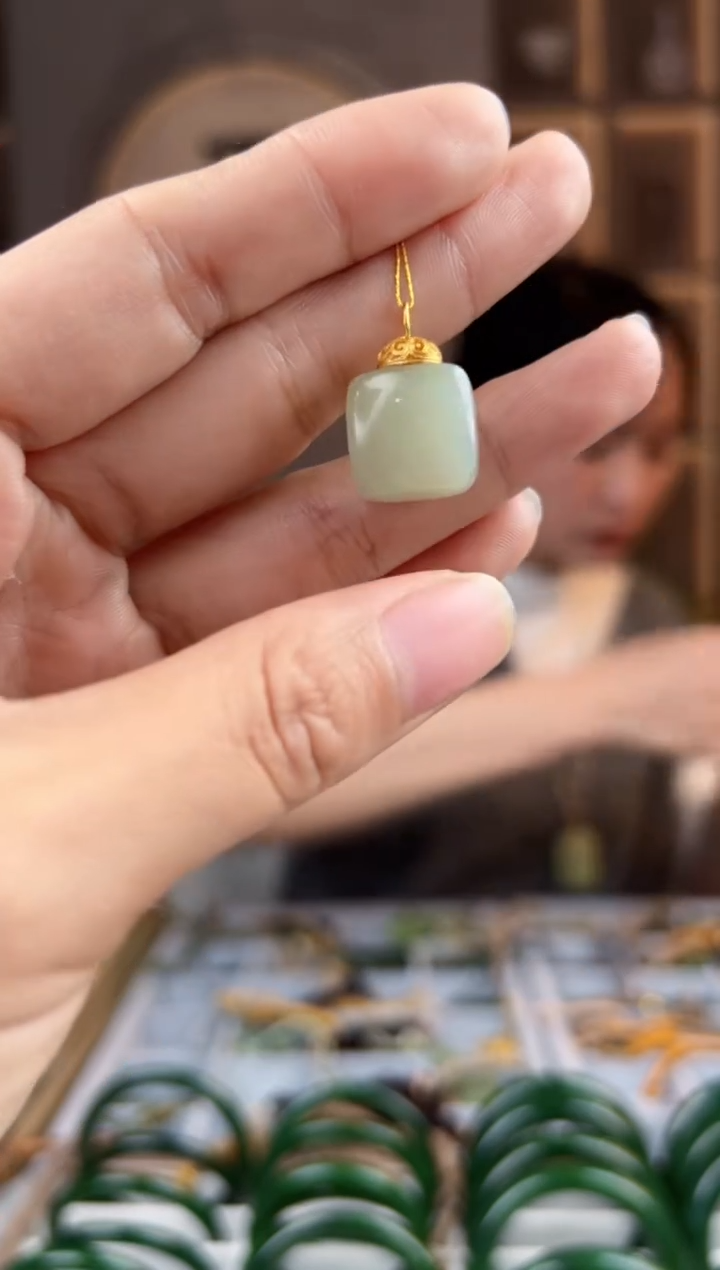 颈饰未镶嵌和田玉拍一发一，拍一发一