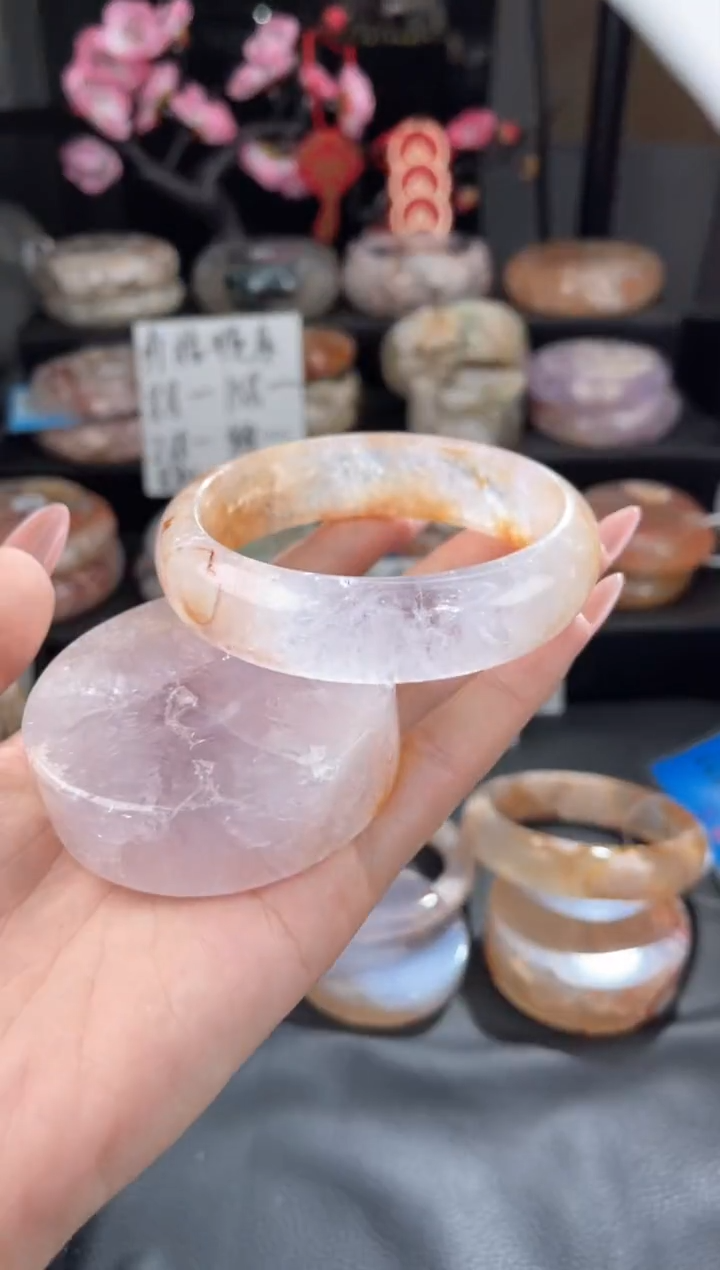 【闪购商品】石英质玉手镯未镶嵌62