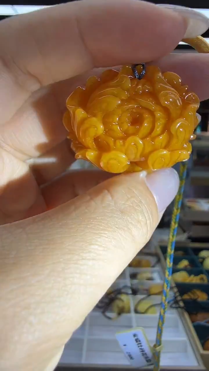 琥珀颈饰未镶嵌209秒拍号 假一罚三 