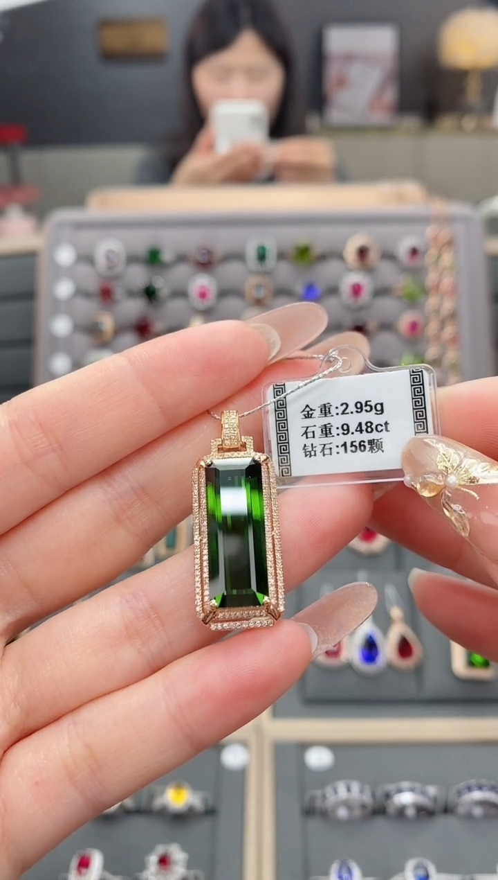 【闪购商品】碧玺颈饰18K金镶嵌9.48