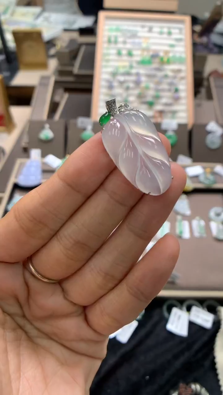 颈饰18K金镶嵌翡翠叶子